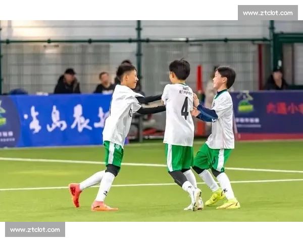 献给足球迷的热血赛场与激情岁月全景深度纪实特辑与荣耀梦想同行 献给足球迷的热血赛场与激情岁月全景深度纪实特辑与荣耀梦想同行